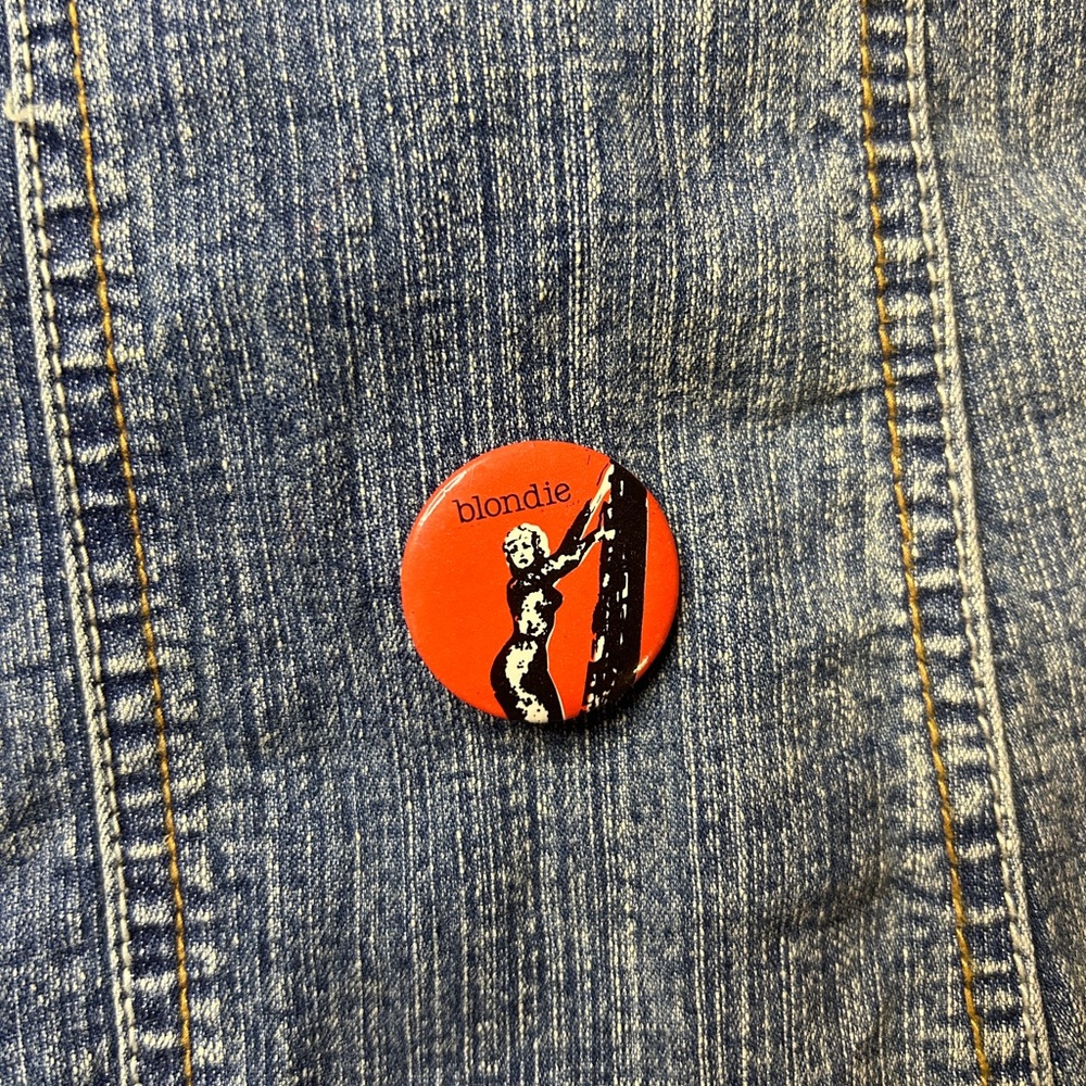 1980’s VINTAGE BLONDIE PIN